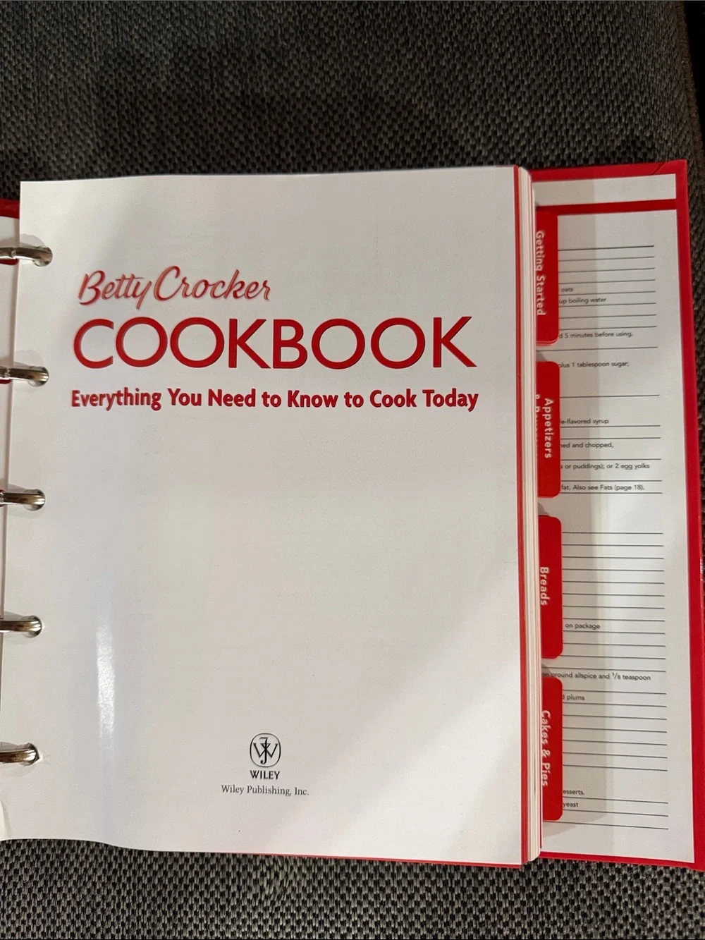 Betty Crocker Red Cookbook - Classic Recipes Collection